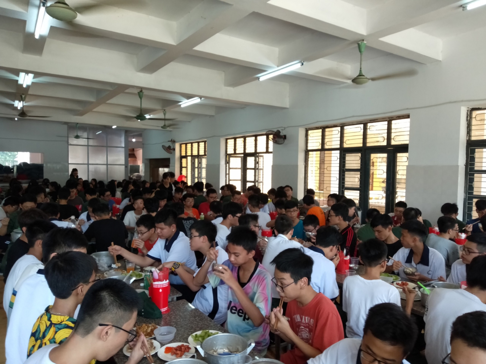 Hoạt động kĩ năng sống của học sinh trường THPT Trần Nhân Tông
